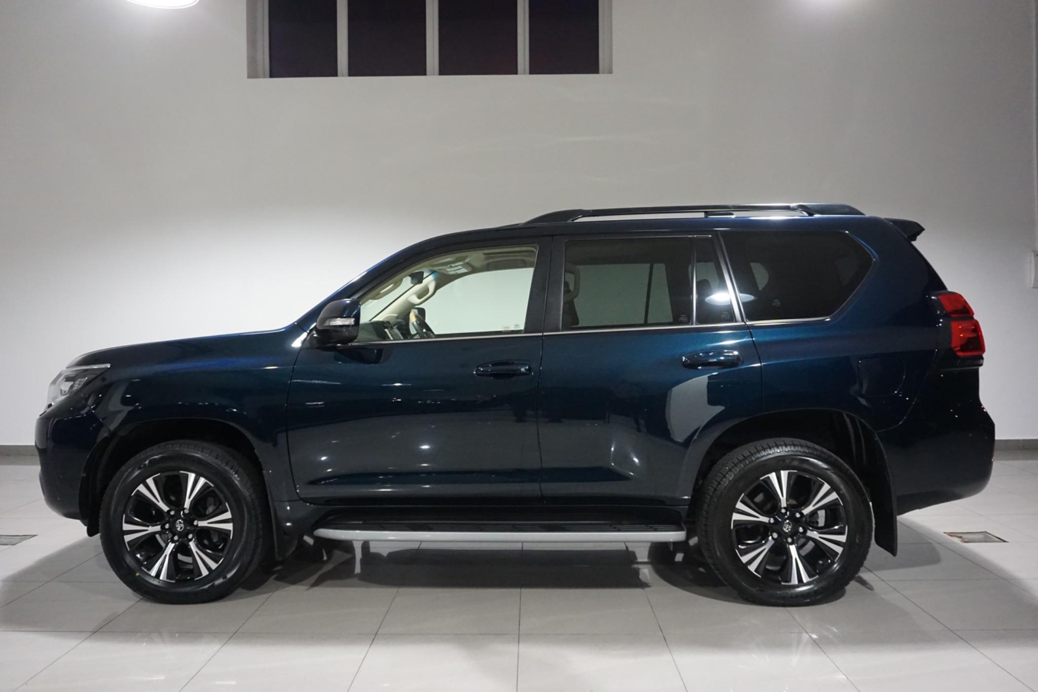 Toyota Land Cruiser 2.8D Invincible Auto 4WD Euro 6 (s/s) 5dr (7 Seat)